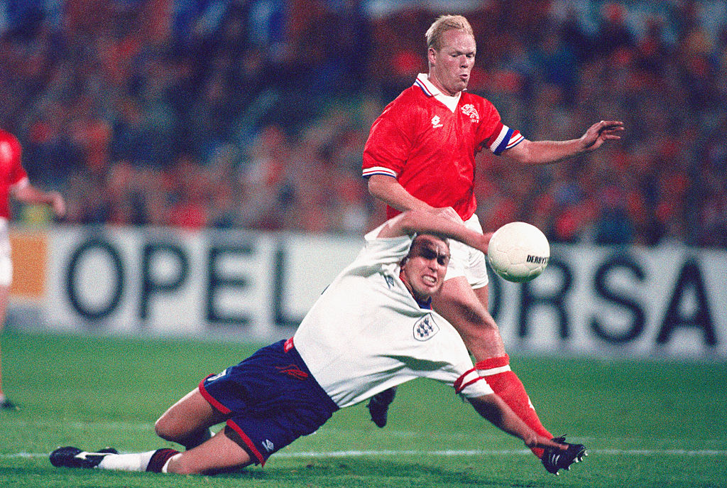 قائد إنجلترا ديفيد بلات مع قائد هولندا رونالد كومان في الجولة الـ9 من تصفيات أوروبا لكأس العالم 1994 winwin ون ون