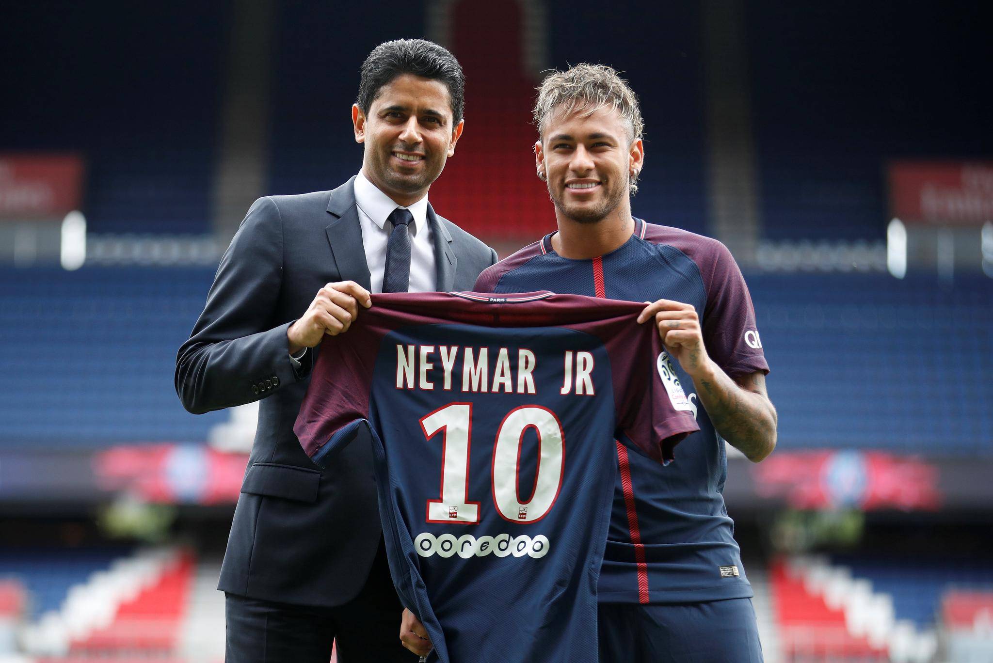 تقديم نيمار لاعبًا لباريس سان جيرمان عام 2017 (PSG)