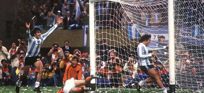 لقطة من مواجهة الأرجنتين وهولندا في نهائي مونديال 1978 وين وين winwin