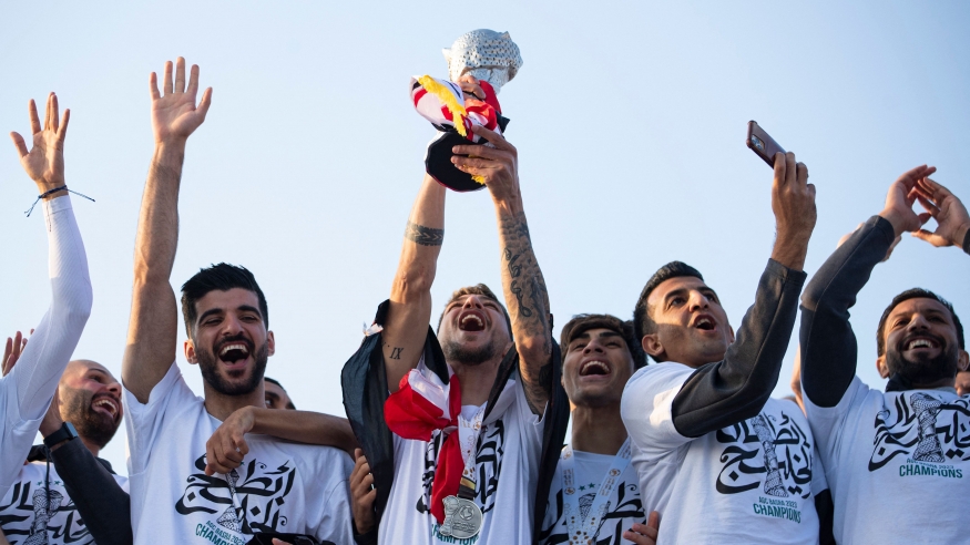 منتخب العراق يحتفل بلقب كأس الخليج في شوارع البصرة