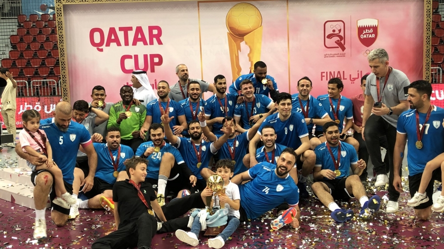 لاعبو الوكرة يحتفلون بفوزهم بلقب كأس قطر لكرة اليد (twitter/Qatarhandball) ون ون winwin