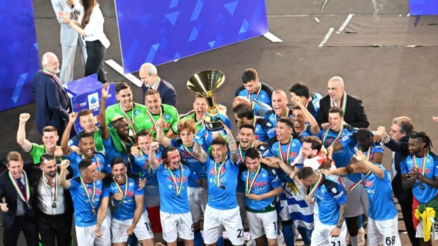 نابولي يفوز بلقب الدوري الإيطالي لموسم 2022/2023 على رأس حصاد عام 2023 المميز