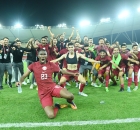 احتفال لاعبي منتخب قطر الأولمبي بالتأهل إلى نهائي بطولة غرب آسيا (Twitter/Waffootball ) ون ون winwin