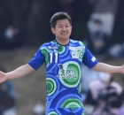 الياباني كازويوشي ميورا لاعب نادي يوكوهاما (Getty)