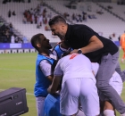 فرحة وسام رزق مدرب الشمال بالبقاء في دوري نجوم قطر (twitter/alshamal_club) ون ون winwin