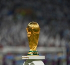 مجسّم كأس العالم لكرة القدم (Getty) وين وين winwin