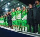 لاعبو فولفسبورغ يحتفلون بالفوز على لايبزيغ في كأس ألمانيا 2023 (x: VfL_Wolfsburg)