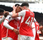 لاعبو أرسنال يحتفلون بالفوز الكاسح على كريستال بالاس واستعادة التوازن في الدوري الإنجليزي (X/Arsenal) وين وين winwin