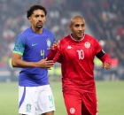 من اليمين - وهبي خزري لاعب منتخب تونس لكرة القدم (Getty)