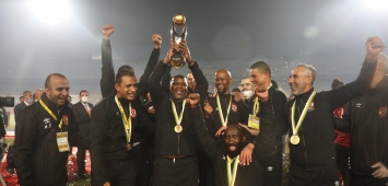المدرب الجنوب إفريقي بيتسو موسيماني يقود الأهلي المصري للتتويج بدوري أبطال إفريقيا