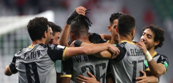 لاعبو الأهلي المصري يحتفلون خلال فوزهم على الدحيل القطري بكأس العالم للأندية
