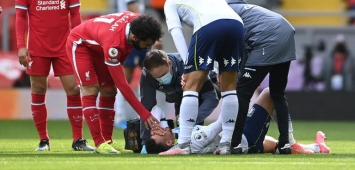 إصابة لاعب أستون فيلا محمود حسن تريزيغيه خلال مباراة ليفربول (Getty)