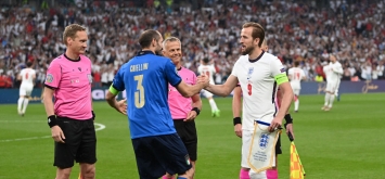 من اليمين، قائد المنتخب الإنجليزي هاري كين وقائد المنتخب الإيطالي جورجيو كيليني من نهائي يورو 2020