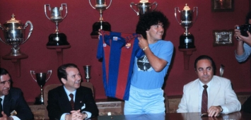 الأرجنتيني دييغو أرماندو مارادونا Maradona برشلونة الإسباني ون ون winwin