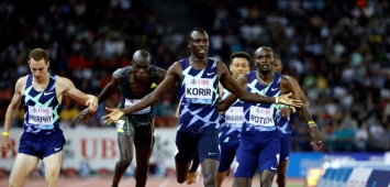 الكيني إيمانويل كيبكوروي كورير يحتفل بعد فوزه بسباق 800 متر رجال في لقاء ألعاب القوى في زيورخ في 9 سبتمبر 2021 