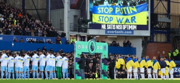 التضامن مع أوكرانيا خلال مباراة ايفرتون ومان سيتي