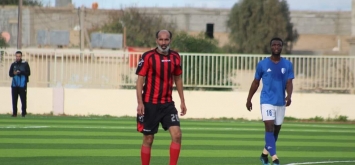 عميد لاعبي كرة القدم في ليبيا، صالح صميدة، يعتزل اللعب بشكل رسمي