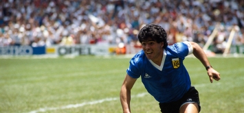 الأرجنتيني دييغو مارادونا، يحتفل بهدفه ضد إنجلترا في ربع نهائي كأس العالم 1986