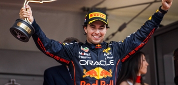 سيرجيو بيريز مع جائزة سباق موناكو (twitter/Formula 1)