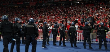 جمهور ليفربول الإنجليزي قوات الشرطة الفرنسية ملعب فرنسا الدولي نهائي دوري أبطال أوروبا 2022 ون ون winwin