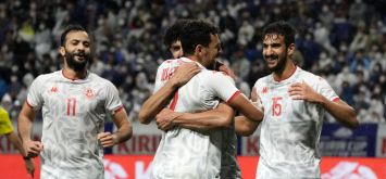 لاعبو تونس يحتفلون بالفوز على اليابان 