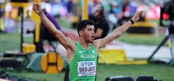 العداء الجزائري جمال سجاتي سباق 800 متر بطولة العالم لألعاب القوي (twitter/beinsportsnews) ون ون winwin