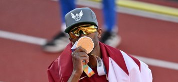البطل القطري معتز برشم يحصد الميدالية الذهبية في مونديال ألعاب القوى بولاية أوريغون الأمريكية(Getty)