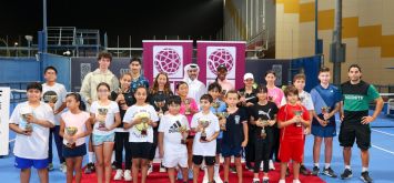 صورة جماعية للمتوجين ببطولة الاتحاد القطري للتنس المفتوحة للبنين والبنات (twitter/QNA_Sports) ون ون winwin