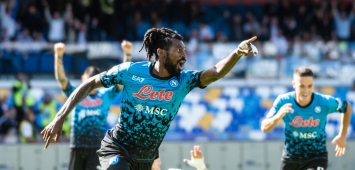 الكاميروني أنغويسا يحتفل بهدفه مع نابولي في مرمى تورينو في الدوري الإيطالي 2022-23 (Getty) ون ون winwin