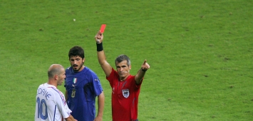 نطحة زيدان للإيطالي ماتيراتزي كلفته البطاقة الحمراء في نهائي مونديال 2006 (Getty/غيتي) ون ون winwin