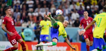 لحظة تسجيل ريتشارليسون الهدف الثاني للبرازيل في مرمى صربيا بمقصية جميلة بمونديال قطر (Getty) ون ون winwin