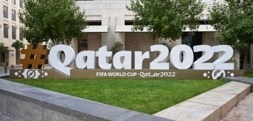 شعار كأس العالم لكرة القدم 2022 في مشيرب بقلب العاصمة الدوحة (Getty) ون ون winwin