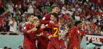 فرحة لاعبي إسبانيا بعد الفوز على كوستاريكا