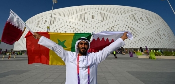مشجع قطري خارج الملعب قبل مباراة قطر والسنغال في نهائيات كأس العالم قطر 2022 غيتي ون ون winwin Getty
