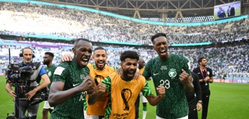 لاعبو المنتخب السعودي يحتفلون بالفوز التاريخي على الأرجنتين في كأس العالم قطر 2022 (Getty) ون ون winwin