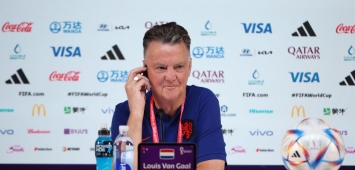 لويس فان غال مدرب هولندا خلال مؤتمرٍ صحفي في كأس العالم قطر 2022 ون ون winwin