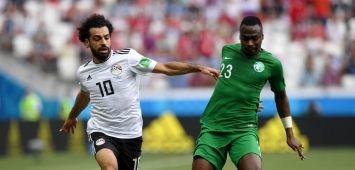 معتز هوساوي (يمينا) والنجم محمد صلاح (يسارا) خلال مباراة السعودية ومصر في كأس العالم روسيا 2018 (Getty) ون ون winwin