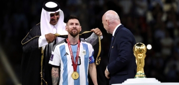 أمير قطر يلبس ميسي البشت وين وين winwin كأس العالم 2022