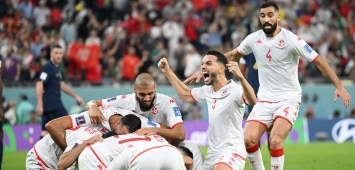 فرحة لاعبي منتخب تونس بعد الفوز على فرنسا (Getty)