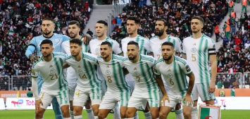 صورة جماعية للاعبي منتخب الجزائر المحلي خلال مواجهة كوت ديفوار في شان 2022 (twitter/ LesVerts) ون ون winwin