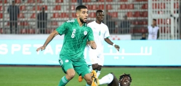 أحمد قندوسي في إحدى مباريات الشان مع المنتخب الجزائري(twitter/Koora_DZair)
