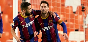 أرشيفية - جوردي ألبا وميسي يحتفلان بهدف لبرشلونة في مباراة خلال موسم 2020-2021 (Getty) وين وين winwin