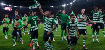 احتفالات لاعبي سبورتينغ لشبونة بعد التأهل على حساب أرسنال في الدوري الأوروبي (Getty) ون ون winwin