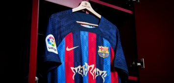 قميص الكلاسيكو الخاص بنادي برشلونة الإسباني (Twitter/FC Barcelona) ون ون winwin