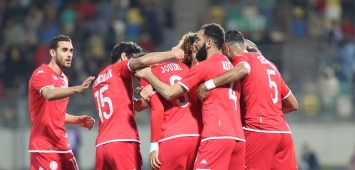 فرحة لاعبي منتخب تونس بهدف التقدم الأول على ليبيا برأسية هيثم الجويني (FTF.OFFICIELLE/Facebook) وين وين winwin