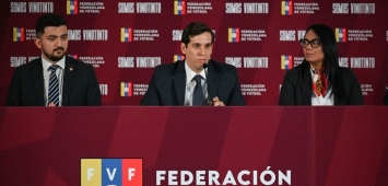 الأرجنتيني فرناندو باتيستا من المؤتمر الصحفي لتقديمه كمدربًا لمنتخب فنزويلا (Getty)