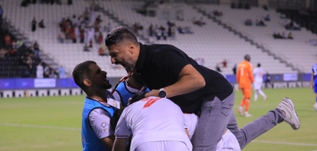 فرحة وسام رزق مدرب الشمال بالبقاء في دوري نجوم قطر (twitter/alshamal_club) ون ون winwin