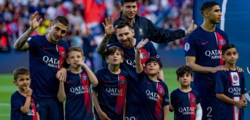 ليونيل ميسي يحتفل مع أبنائه وفيراتي وحكيمي بلقب الدوري الفرنسي(Getty)