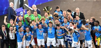 لاعبو نابولي يرفعون لقب الدوري الإيطالي في ختام البطولة