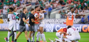 لاعبو قطر يحتفلون بعد فوزهم في مواجهة المكسيك في الكأس الذهبية 2023 (Getty) ون ون winwin